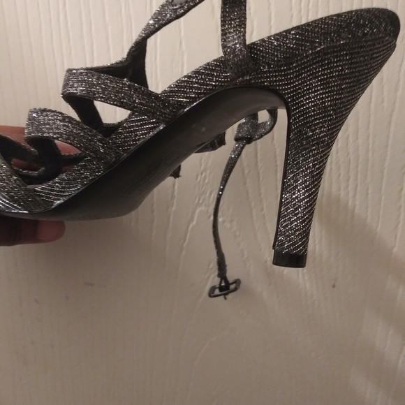 Shoes - Picture 4 of 5